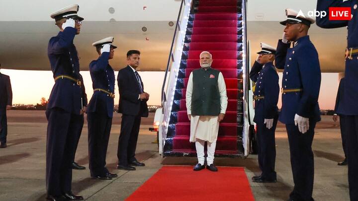 प्रधानमंत्री नरेंद्र मोदी ब्राजील दौरे पर हैं. वे ब्रिक्स सम्मेलन में हिस्सा लेने पहुंचे हैं. पीएम मोदी का मंगलवार को ब्राजील की राजधानी ब्रासीलिया में शिव तांडव स्तोत्र से स्वागत किया गया.