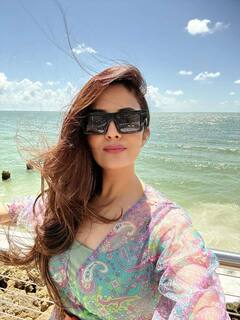 Sreemukhi: బీచ్‌లో అందాల శ్రీముఖి - చూపులతోనే మనసు దోచేస్తోందిగా...