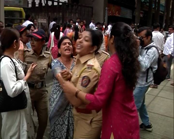 बालाजी हॉटेलपासून या मोर्चाला सुरुवात होणार होती . या भागात मोठ्या प्रमाणावर पोलीस बंदोबस्त तैनात करण्यात आला असून कार्यकर्त्यांची मोठ्या प्रमाणावर धरपकड सुरू आहे