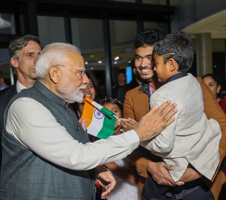 मोदी सोमवार को 17वें ब्रिक्स शिखर सम्मेलन के लिए रियो डी जेनेरियो यात्रा पूरी करने के बाद ब्राजील पहुंचे. भारतीय पीएम 2 जुलाई से 10 जुलाई तक 5 देशों की यात्रा पर हैं.