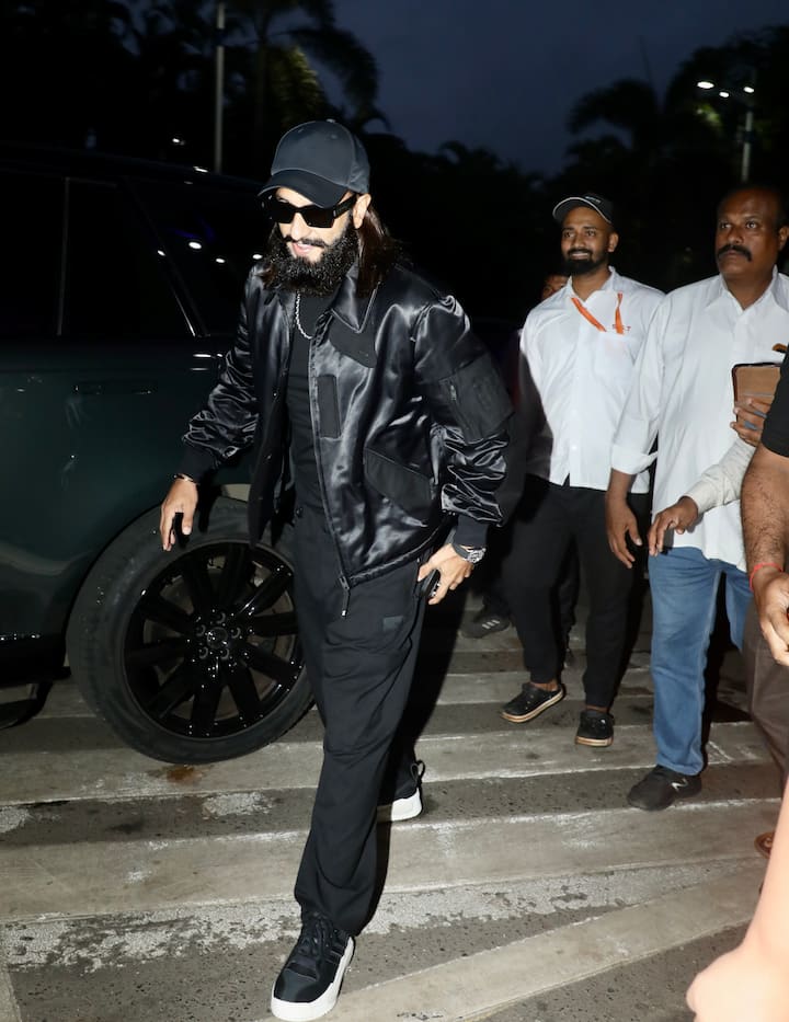 एक्टर की ये फिल्म एक्शन से भरपूर है. फिल्म में रणवीर धांसू लुक में दिखे. जो अब फैंस का दिल जीत रहा है.