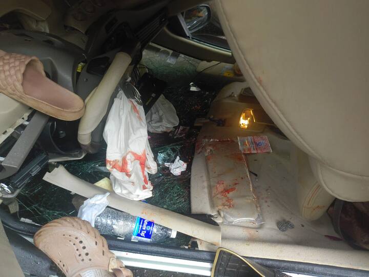 परंतु, सुदैवाने काळ आला होता वेळ आली नव्हती, असेच काहीसे माथेरान येथे फिरण्यासाठी आलेल्या पर्यटकांच्या बाबतीत घडलं आहे. सुदैवाने या अपघातानंतर कारमधील पाचही प्रवासी जीवित असून किरकोळ जखमी झाले आहेत