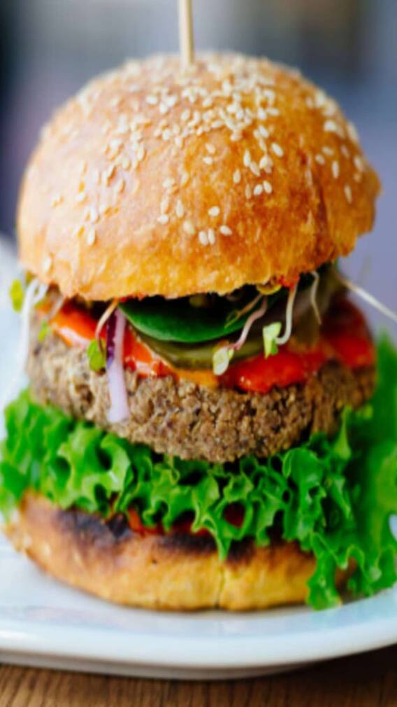 मुंबई की जान हैं यहां के बर्गर, इन जगहों पर मिलता है सबसे लाजवाब स्वाद