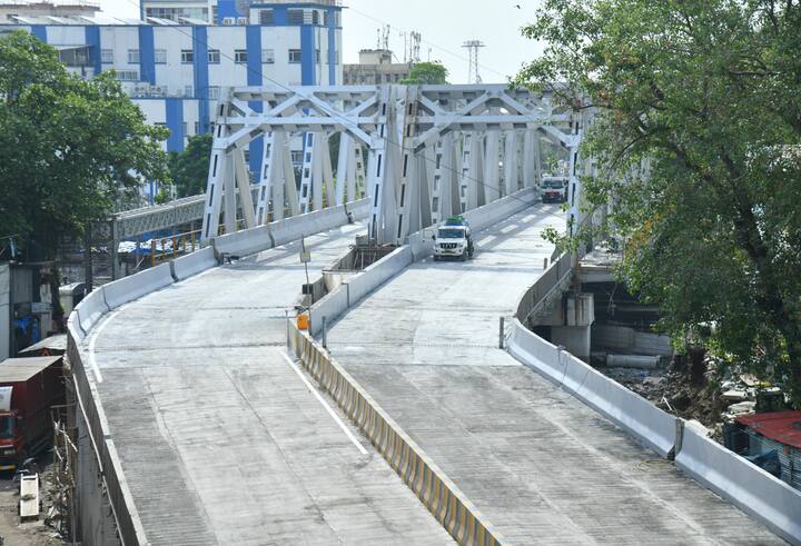 मस्जीद बंदर परिसरात पूर्व आणि पश्चिम परिसर जोडणारा विद्यमान मार्ग कायम ठेवण्यासाठी बृहन्मुंबई महानगरपालिकेने या पुलाची पुनर्बांधणी केली आहे. मध्य रेल्वे प्रशासनाने मंजूर केलेल्या आराखड्यानुसार सिंदूर (पूर्वीचे कर्नाक) पुलाचे बांधकाम करण्यात आले आहे.