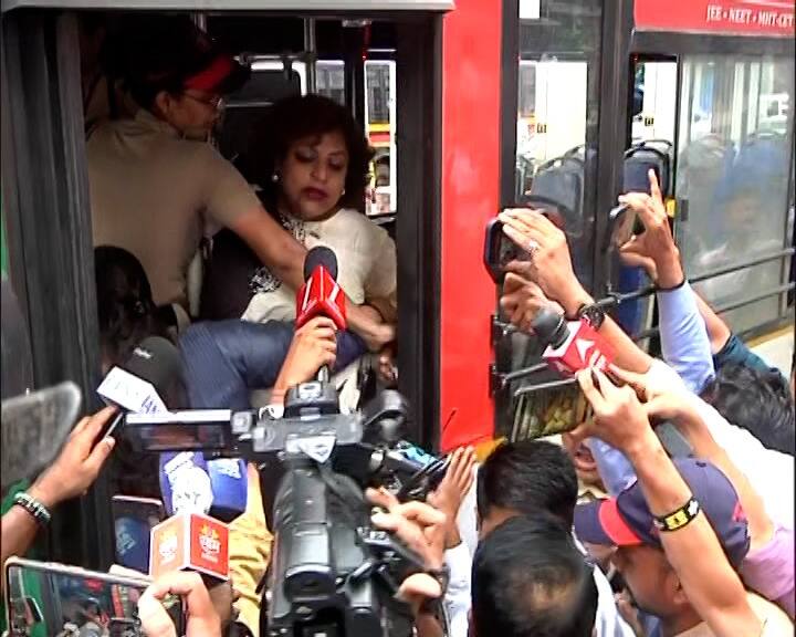 मनसेच्या अनेक कार्यकर्ते व पदाधिकाऱ्यांची धरपकड सुरू आहे .