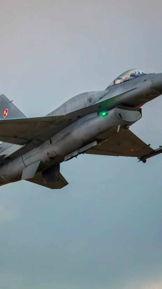 फाइटर प्लेन की माइलेज क्या होती है?