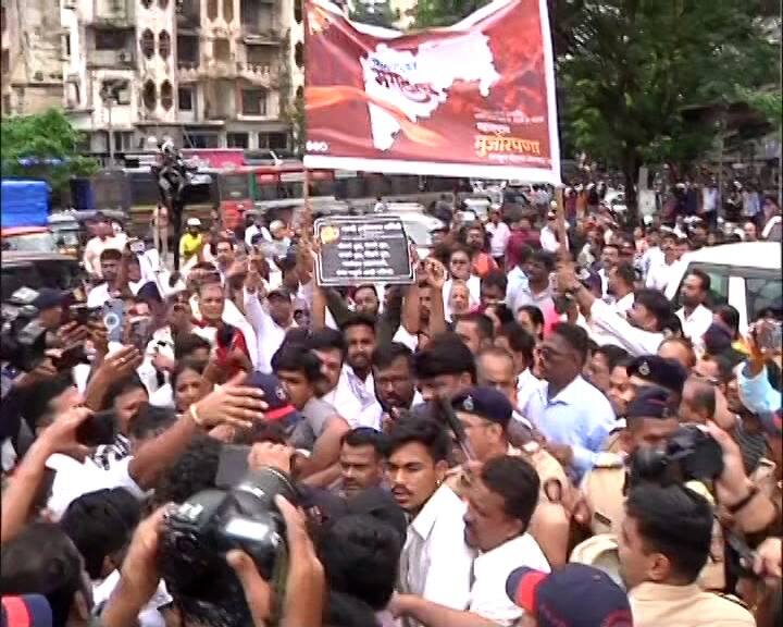 काल आम्ही शहरात रुट मार्च काढला होता. कायदा सुव्यवस्था राखण्यासाठी मीरा भाईंदर पोलीस आयुक्तालयातील पोलीस अधिकारी आणि अंमलदार दक्ष आहेत