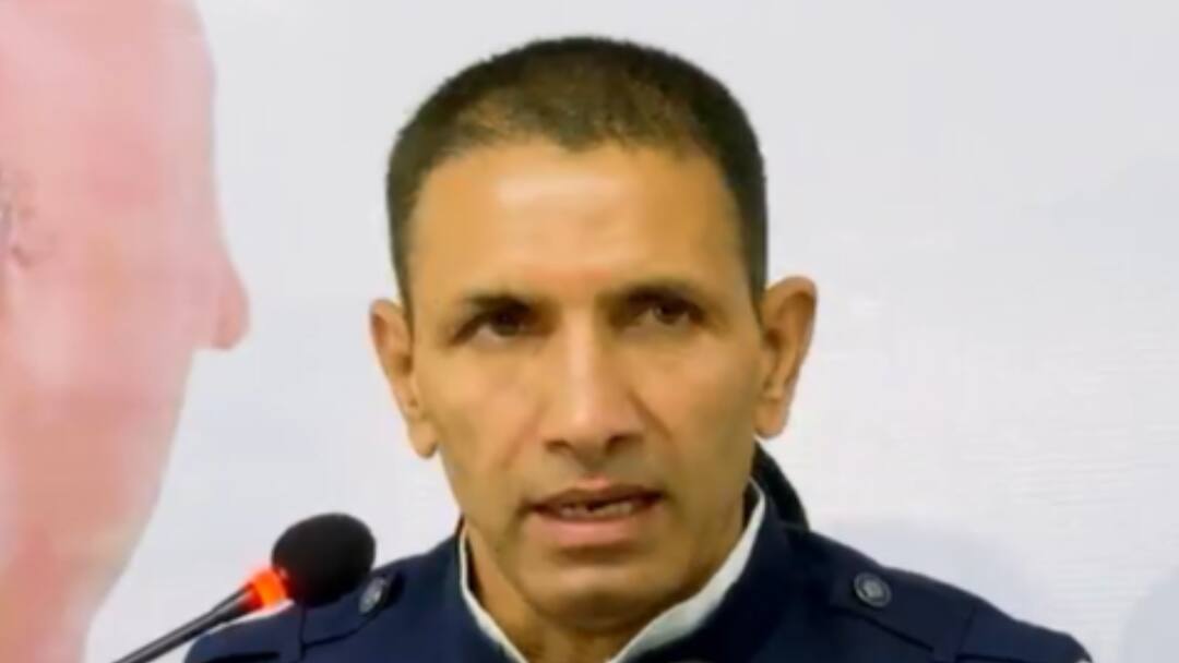 'जिंदा हैं तो जिंदा नजर आना जरूरी है फिर क्यों...', जीतू पटवारी ने ज्योतिरादित्य सिंधिया पर किया तंज Jitu Patwari targets Jyotiraditya Scindia Prahlad Patel and Uma Bharti in Ashok Nagar of mp 'जिंदा हैं तो जिंदा नजर आना जरूरी है फिर क्यों...', जीतू पटवारी ने ज्योतिरादित्य सिंधिया पर किया तंज