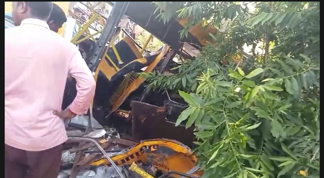 Cuddalore Train Accident: கடலூர் ரயில் - வேன் விபத்து; மாணவர்கள் மரணத்திற்கு காரணம் கேட்கீப்பரா? ஓட்டுனரா?