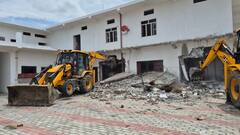 बलरामपुर के उतरौला में छांगुर बाबा और उसके सहयोगियों की संपत्ति पर चला बुलडोजर, देखें- तस्वीरें