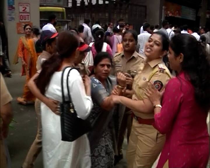 मिरा-भाईंदर मध्ये नागरिकांनी मोर्चासाठी एकत्र येऊ नये अन्यथा कारवाई केली जाईल असा इशारा देण्यात आलाय .