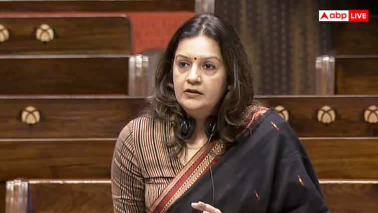 shivsena ubt mp priyanka chaturvedi on marathi language row says not raj thackerays mns but 'हिंसा का समर्थन नहीं करती, लेकिन...', MNS कार्यकर्ताओं की हिंदी बोलने वालों के साथ मारपीट पर क्या बोलीं प्रियंका चतुर्वेदी? 