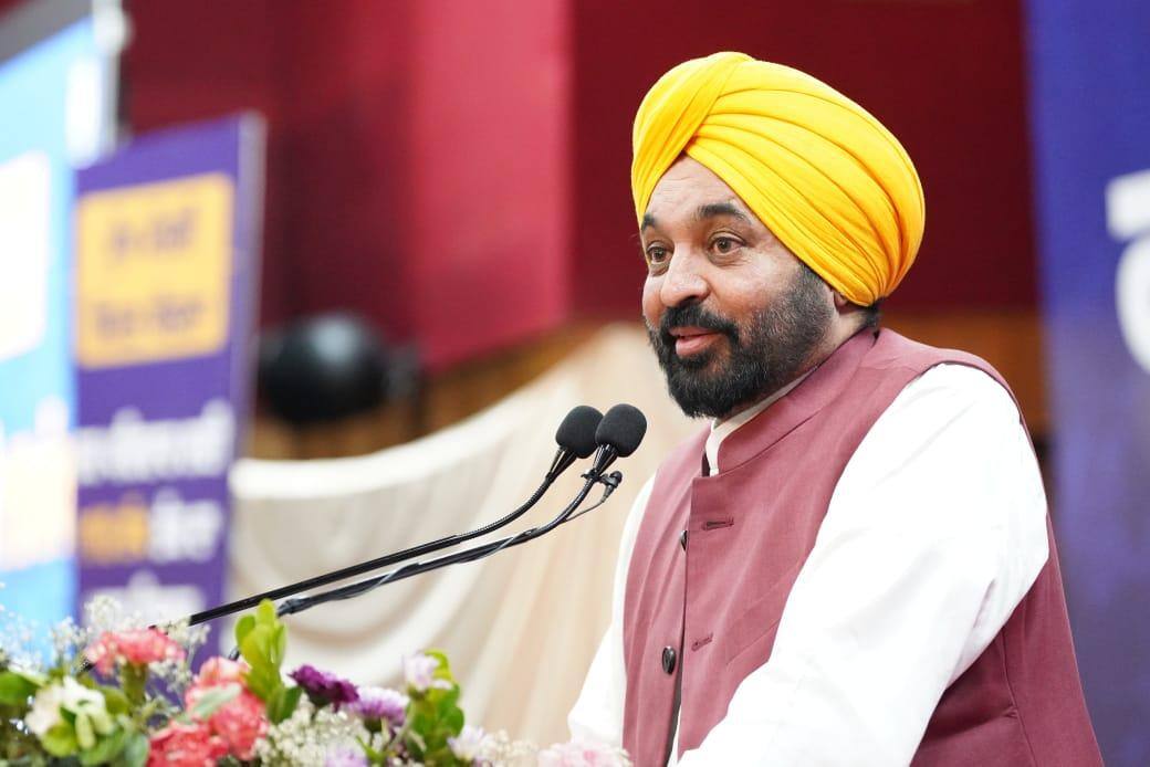 Punjab News: ਕੇਂਦਰ ਦੀ ਸਕੀਮ ਨੂੰ ਆਪਣੀ ਦੱਸ ਦੇ ਲਾਹਾ ਖੱਟ ਰਹੇ ਨੇ ਭਗਵੰਤ ਮਾਨ ? ਰਵਨੀਤ ਬਿੱਟੂ ਨੇ ਮੁੱਖ ਮੰਤਰੀ ਸਿਹਤ ਬੀਮਾ ਯੋਜਨਾ 'ਤੇ ਖੜ੍ਹੇ ਕੀਤੇ ਸਵਾਲ Ravneet Bittu raises questions on Chief Ministers Health Insurance Scheme Punjab News: ਕੇਂਦਰ ਦੀ ਸਕੀਮ ਨੂੰ ਆਪਣੀ ਦੱਸ ਦੇ ਲਾਹਾ ਖੱਟ ਰਹੇ ਨੇ ਭਗਵੰਤ ਮਾਨ ? ਰਵਨੀਤ ਬਿੱਟੂ ਨੇ ਮੁੱਖ ਮੰਤਰੀ ਸਿਹਤ ਬੀਮਾ ਯੋਜਨਾ 'ਤੇ ਖੜ੍ਹੇ ਕੀਤੇ ਸਵਾਲ