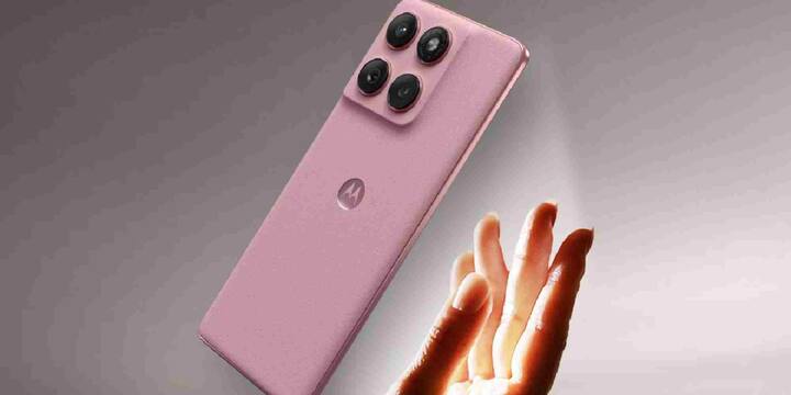 Motorola Edge 60 Pro फोन को IP68 और IP69 की सुरक्षा रेटिंग मिली है. इसमें 6000mAh बैटरी और ट्रिपल रियर कैमरा सेटअप (50MP + 50MP + 10MP) के साथ 50MP का सेल्फी कैमरा भी है. इस स्मार्टफोन के 8GB RAM और 256GB स्टोरेज वेरिएंट को 29,999 रुपये में खरीदा जा सकता है.