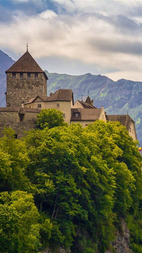 நாடு சிறிசுதான்.. டூர் சாகசம் பெரிசு! 10 பட்ஜெட் நாடுகள் லிஸ்ட்!