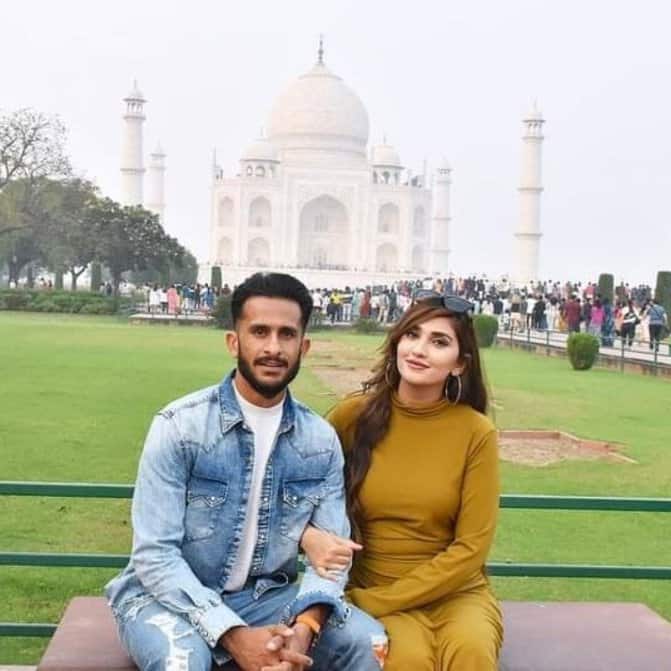 पाकिस्तानी टीम के तेज गेंदबाज हसन अली ने साल 2019 में भारत की रहने वाली शामिया आरजू से शादी की थी. शामिया हरियाणा की रहने वाली हैं. शामिया पेशे से एक फ्लाइट इंजीनियर हैं.