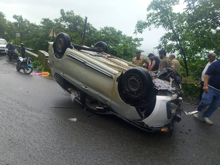 दरम्यान, भंडाऱ्यात पाठीमागून भरधाव आलेल्या ट्रकनं समोर जाणाऱ्या ट्रकला भीषण धडक दिल्याने अपघाताची घटना घडली असून या अपघातात ट्रकच्या केबिनचा चेंदामेंदा झाला आणि त्यात अडकून ट्रकचा चालकाला मृत्यू झाल्याची दुर्दैवी घटना घडली.