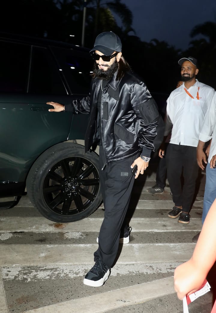 रणवीर सिंह के अलावा इस फिल्म में उनके साथ संजय दत्त, अक्षय खन्ना और अर्जुन रामपाल जैसे स्टार्स भी हैं.