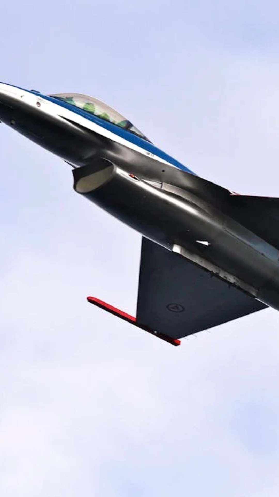 वहीं फाइटर प्लेन को लेकर चर्चाएं अक्सर चलती रहती हैं और लोग इनसे जुड़े कई सवाल करते हैं