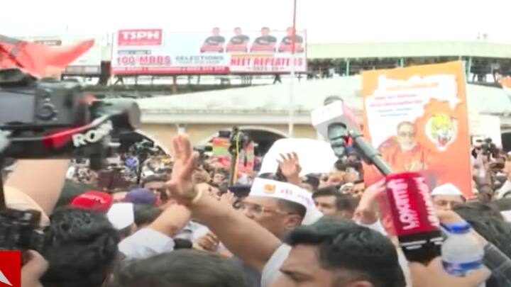 प्रताप सरनाईक सकाळी मुंबईतील पावसाळी अधिवेशनात दाखल झाले होते. मात्र मीरा भाईंदरमध्ये आंदोलन चिघळताच प्रताप सरनाईकांनी मी देखील मोर्चात सहभागी होतोय, अशी घोषणा केली. (Photo Credit- ABP Majha)