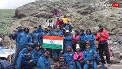 14,200 फीट की ऊंचाई पर फहराया राष्ट्र ध्वज और गाया राष्ट्रगान, रेलकर्मियों ने बुलंद किया सफलता का परचम