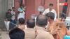 Watch: पुलिसवालों के सामने खूनी संघर्ष, जमकर चले लाठी-डंडे, शामली में बवाल का वीडियो वायरल