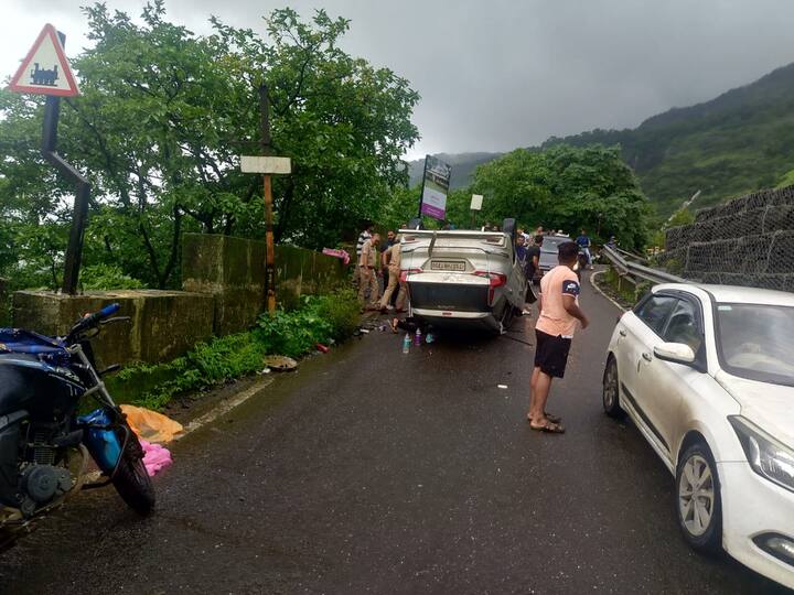 सध्या पावसाळा असल्याने निसर्ग सौंदर्याचा आणि पावसाळी पर्यटनाचा आनंद घेण्यासाठी कर्जत डोंगराजवळील माथेरान येथे देशभरातून पर्यटक येतात.