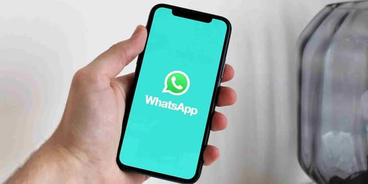 इतना ही नहीं, WhatsApp एक और नए और जरूरी फीचर पर काम कर रहा है थ्रेडेड मेसेज रिप्लाई. इस फीचर के आने के बाद बातचीत में किसी खास मेसेज पर दिए गए जवाब अब थ्रेड के रूप में दिखेंगे जिससे यूजर्स को जवाब ट्रैक करना आसान होगा और बातचीत ज्यादा साफ-सुथरी दिखाई देगी.