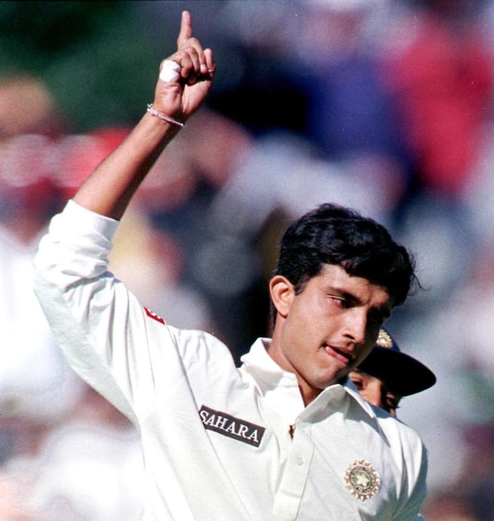 गांगुली ने भारत के लिए 113 टेस्ट और 311 वनडे खेले. टेस्ट में गांगुली ने 35 अर्धशतक और 16 शतक की मदद से 7212 रन बनाए. वहीं वनडे में गांगुली ने 22 शतक और 72 अर्धशतक की बदौलत 11363 रन बनाए. गांगुली ने क्रिकेट से संन्यास लेने के बाद बीसीसीआई अध्यक्ष के रूप में भी काम किया है.