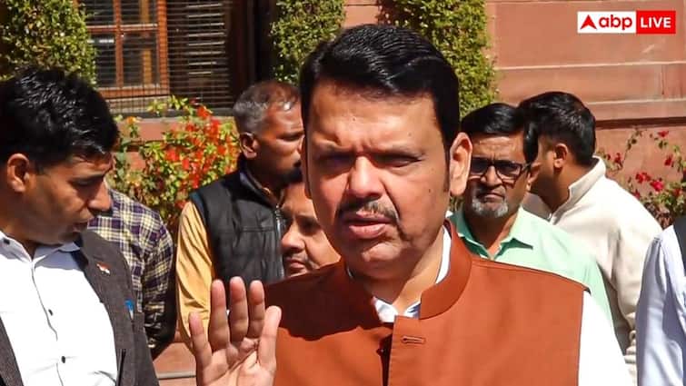Marathi Language Dispute Devendra Fadnavis on Nishikant Dubey said he is not completely right 'पटक कर मारेंगे’ बयान पर बवाल, निशिकांत दुबे को लेकर सीएम देवेंद्र फडणवीस बोले- 'वे पूरी तरह...'