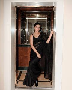 हर इवेंट में छा जाएंगी आप, बस ट्राय करें फातिमा सना शेख की ये ट्रेंडी साड़ी लुक्स