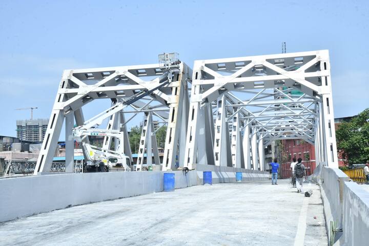 या पुलाची एकूण लांबी 328 मीटर असून रेल्वेच्या हद्दीत 70 मीटर इतकी आहे. महानगरपालिका हद्दीतील पोहोच रस्त्याची एकूण लांबी 230 मीटर असून पूर्वेस 130 मीटर व पश्चिमेस 100 मीटर इतकी आहे.