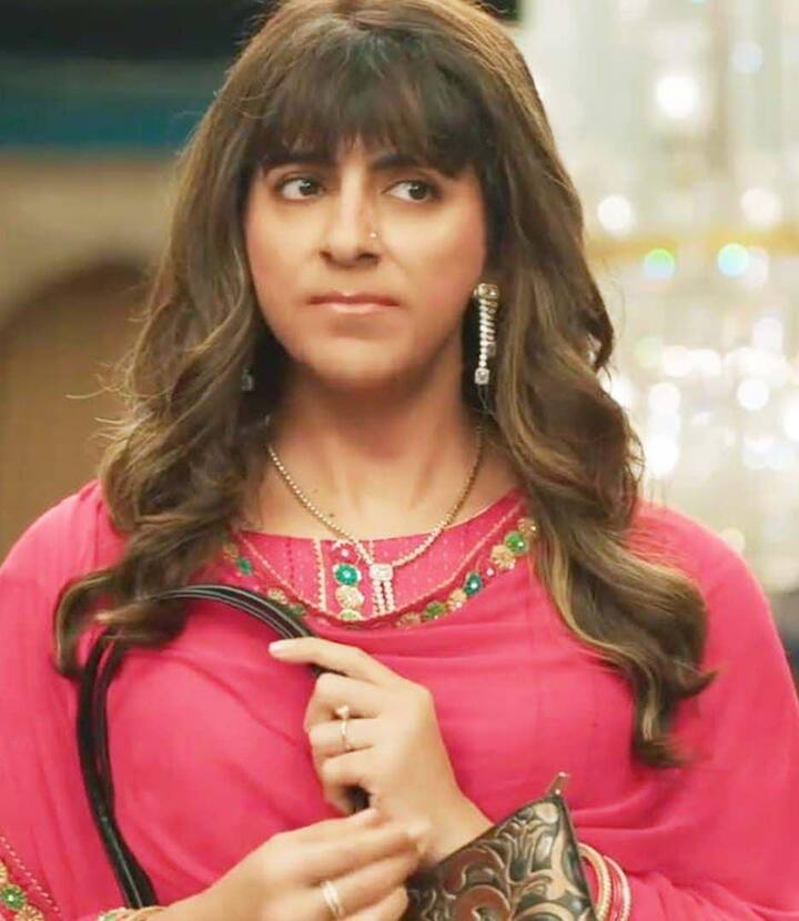 আয়ুষ্মান খুরানাকে (Ayushmann Khurrana) তাঁর 'ড্রিম গার্ল' (Dream Girl)  সিনেমার দুটি অংশেই মহিলার চরিত্রে দেখা গিয়েছিল। শুধু তাই নয়,  ফিল্মে তিনি মহিলার কণ্ঠে কথাও বলেছিলেন। দর্শকদের আয়ুষ্মান খুরানার এই অভিনয় খুব পছন্দ হয়েছিল।