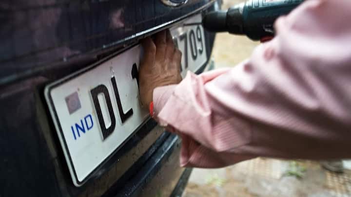 नई गाड़ी खरीदने के बाद लोग अक्सर बीमा, रजिस्ट्रेशन और आरटीओ से जुड़े दस्तावेज़ों को लेकर सतर्क रहते हैं. लेकिन एक चीज़ को ज्यादातर लोग नजरअंदाज कर देते हैं. वह है पॉल्यूशन सर्टिफिकेट जिसे PUC भी कहा जाता है.