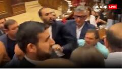 आर्मेनिया की संसद में बवाल! विपक्षी पार्टी के सांसद पर हुआ हमला, हाथापाई का वीडियो आया सामने