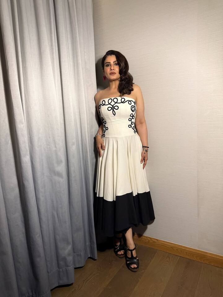 Raveena looked like a vision in a strapless black and white gown from the clothing brand Chokhi Chorri.