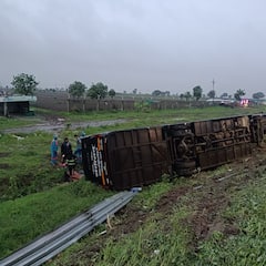 Buldhana Accident: समृद्धी महामार्गावर खाजगी प्रवासी बस अन् पीकअपचा भीषण अपघात; 19 जण जखमी
