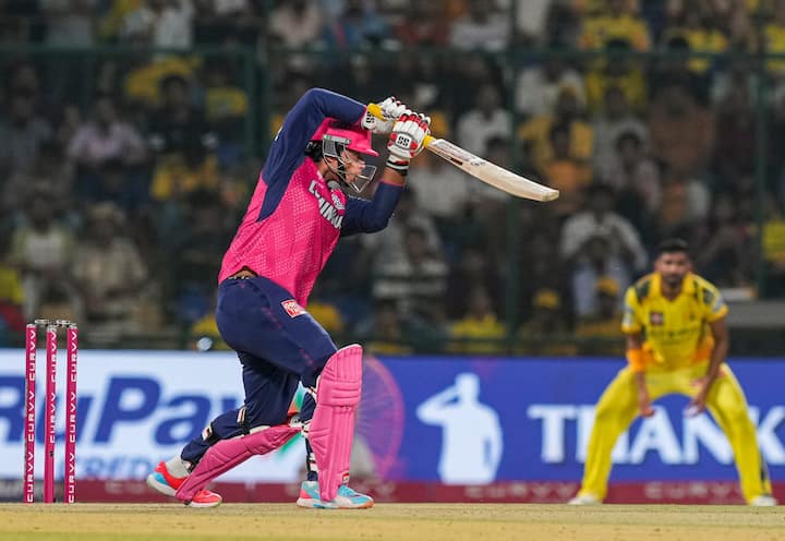 यूथ ओडीई सीरीज़ (बनाम इंग्लैंड) में शीर्ष 5 भारतीय रन-स्कोरर: 355-वैभव सूर्यवंशी (2025), 351-शुबमैन गिल (2017), 291-अंबाती रायुडू (2002), 278-शुबमैन गिल (2017), 244-एडित्या श्रीकांत)।