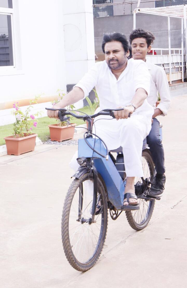 మూడు గంటలు బ్యాటరీ ఛార్జ్ చేస్తే 80 కిలోమీటర్లు ప్రయాణించగల ఈ సైకిల్ ఆవిష్కరణ సామాజిక మాధ్యమాల్లో వైరల్‌గా మారింది.