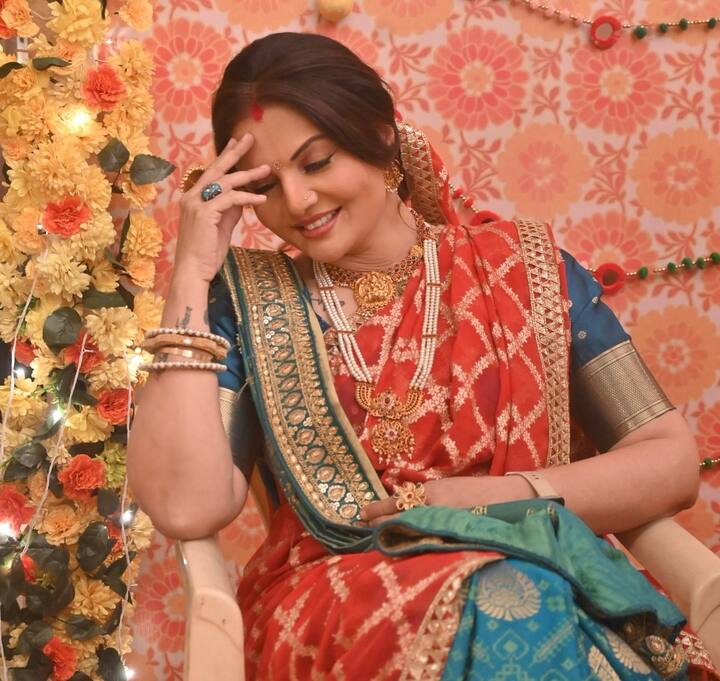 वो हसीना कोई और नहीं बल्कि दीपशिखा नागपाल हैं. बता दें, दीपशिखा को आप बादशाह, पार्टनर, दिल्लगी और सिर्फ तुम जैसी फिल्मों में देखा जा चुका है.