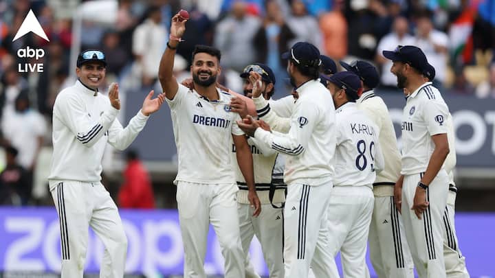 প্রথম ইনিংসে ৪ উইকেট নেওয়ার পর দ্বিতীয় ইনিংসে ৬ উইকেট নেন আকাশ। যিনি ঘরোয়া ক্রিকেটে খেলেন বাংলার হয়ে।