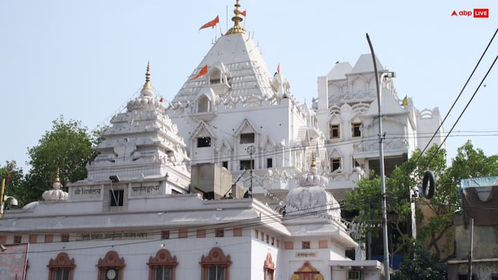 12 Jyotirlingas are those where Shiva ji appeared in the form of Jyoti. It is said that for the 12 Jyotirlingas in Sawan, the way of salvation opens. However, it is not possible for everyone to visit these temples in different parts of the country.