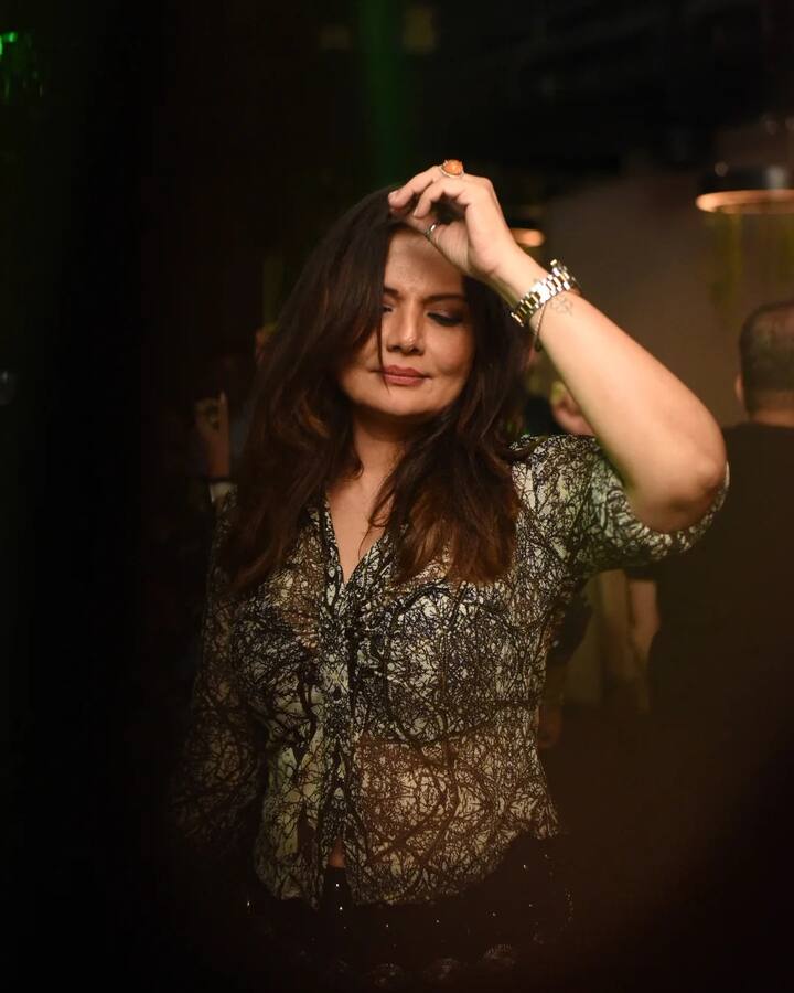 लेकिन जब बात शादी तक पहुंचती है तो वो लड़के मुझे याद दिला देते हैं कि मैं दो बच्चों की मां और तलाकशुदा हूं.