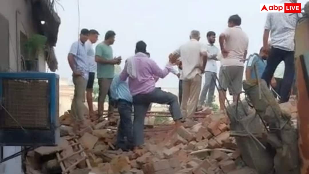 ग्रेटर नोएडा में निर्माणाधीन चार मंजिला इमारत जमींदोज, आसपास के मकानों समेत करोड़ों का नुकसान Greater Noida four storey building fell down two another house damaged ann ग्रेटर नोएडा में निर्माणाधीन चार मंजिला इमारत जमींदोज, आसपास के मकानों समेत करोड़ों का नुकसान