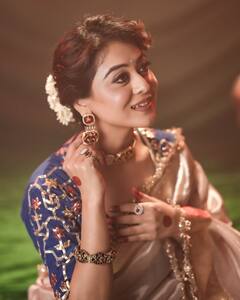 गोल्डन साड़ी में फलक नाज का दिखा देसी अंदाज, फैंस बोले - मधुबाला 2.0