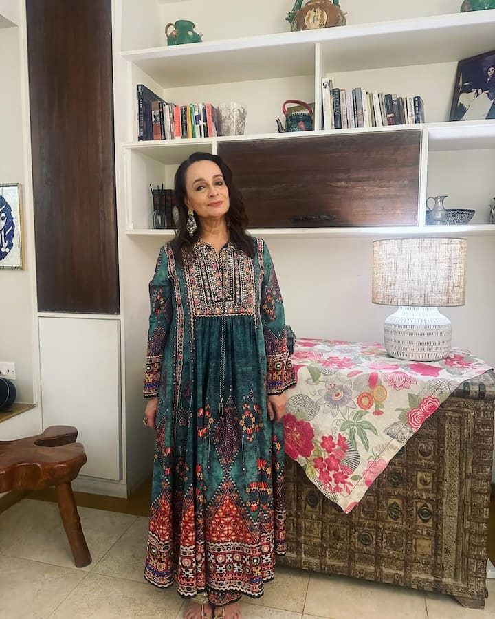 बॉलीवुड एक्ट्रेस आलिया भट्ट की मां सोनी राजदान अक्सर ही अपनी तस्वीरें सोशल मीडिया पर शेयर करती रहती हैं.