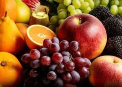 என்னாது? இவங்கள்லாம் பழங்கள் சாப்பிட கூடாதா? ஏன்? மருத்துவர் எச்சரிக்கை!