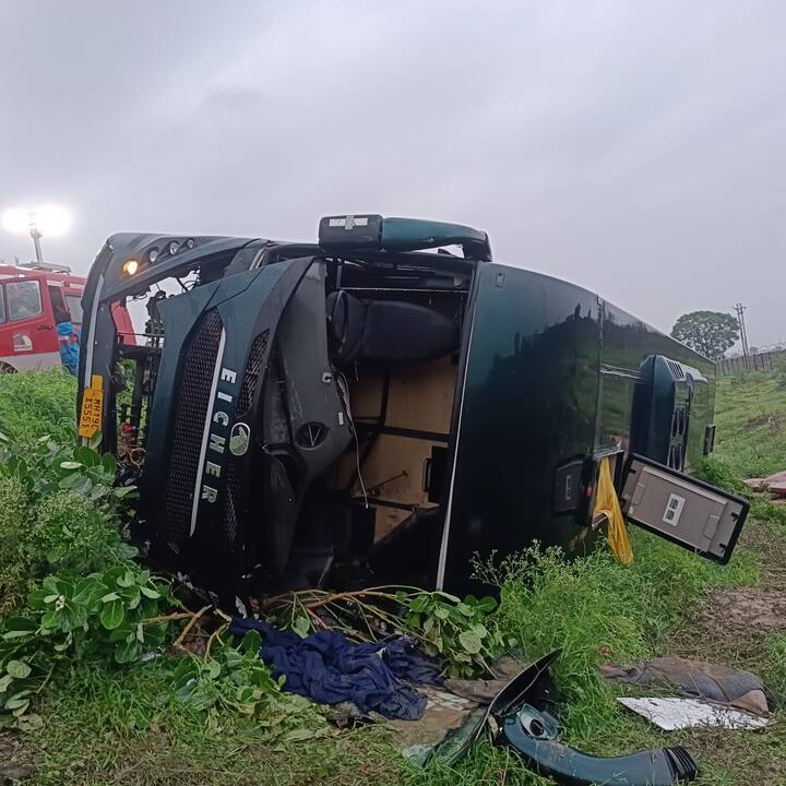 सदर अपघातामध्ये दोन्ही वाहनातील 19 प्रवासी जखमी झाले असून यामधील दोघांची प्रकृती गंभीर असल्याची माहिती मिळत आहे.