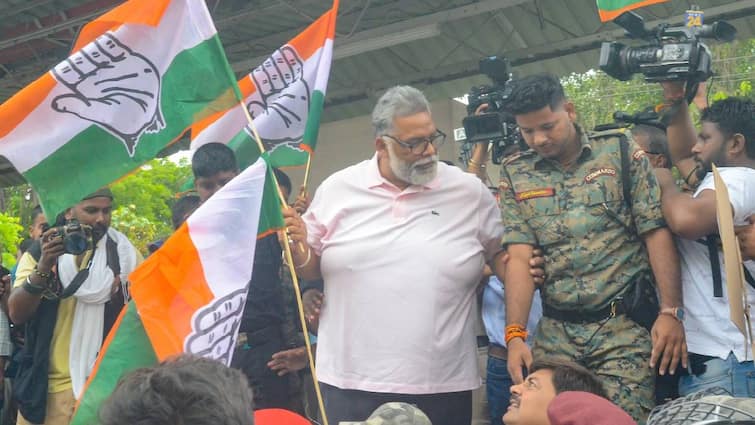 Pappu Yadav: राहुल गांधी के साथ वैन पर नहीं चढ़ पाने पर पप्पू यादव बोले, 'हमें अगर जहर पीना पड़े तो भी...' bihar bandh Pappu Yadav reaction on not going on van with Congress leader Rahul Gandhi and tejashwi yadav Pappu Yadav: राहुल गांधी के साथ वैन पर नहीं चढ़ पाने पर पप्पू यादव बोले, 'हमें अगर जहर पीना पड़े तो भी...'