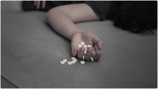 ਕੰਮ 'ਤੇ ਗਈ ਸੀ ਮਾਂ, ਘਰ ਪਰਤੀ ਤਾਂ ਉੱਡ ਗਏ ਹੋਸ਼, ਧੀ ਨੇ ਕਰ'ਤਾ ਕਾਂਡ; ਸਾਰੇ ਪਾਸੇ ਮੱਚ ਗਈ ਸਨਸਨੀ